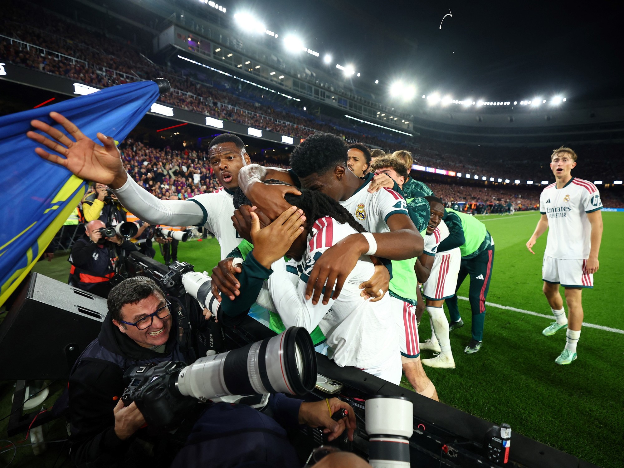LaLiga llevará al Comité de Disciplina la agresión a Camavinga en el Camp Nou. Imagen difundida por Olé.