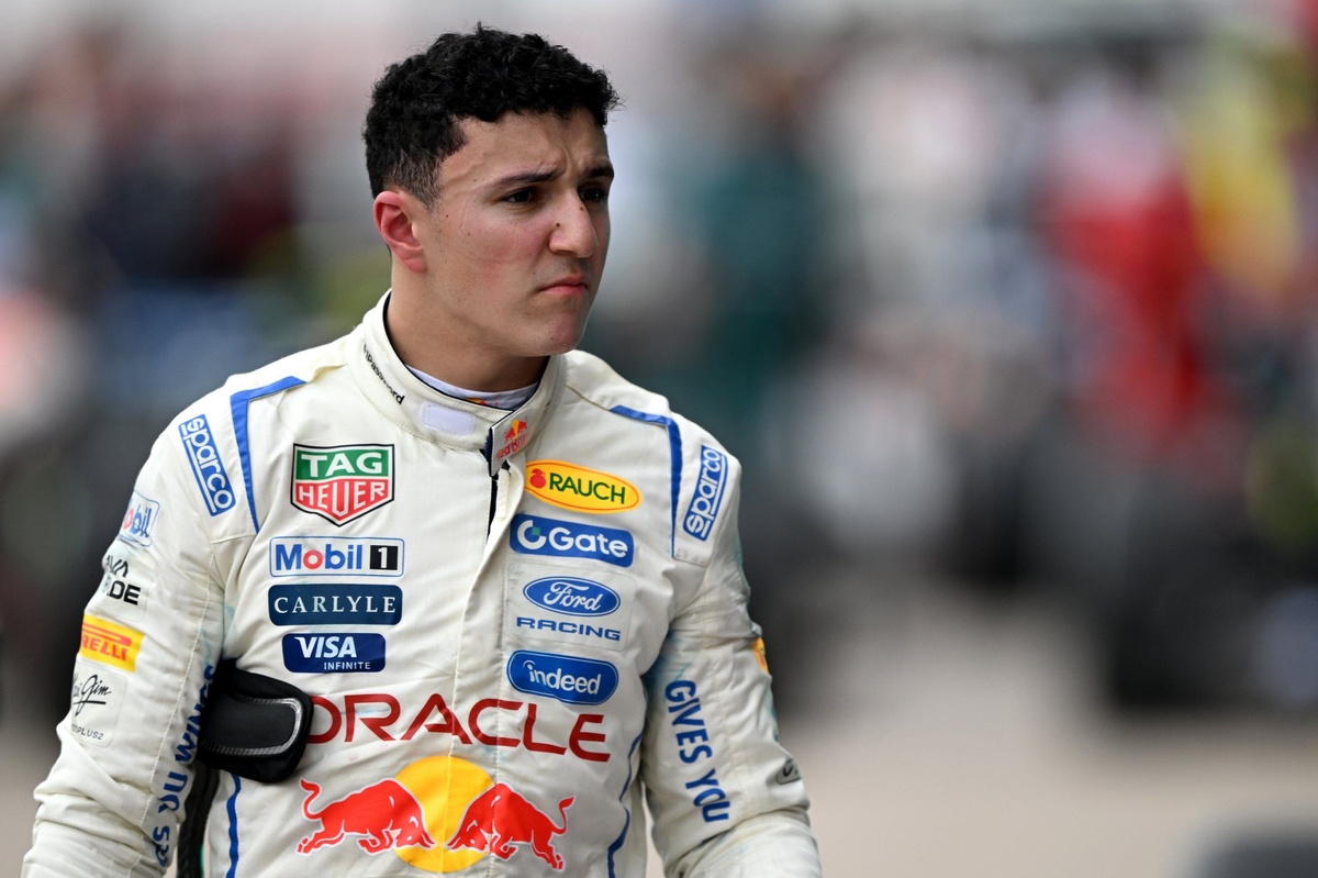 Isack Hadjar acude ante los comisarios del Gran Premio de México por conducta inapropiada. Imagen difundida por Motorsport.