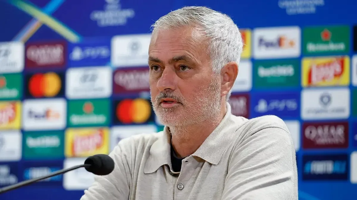 José Mourinho asegura confiar en el arbitraje y elogia la afición romana