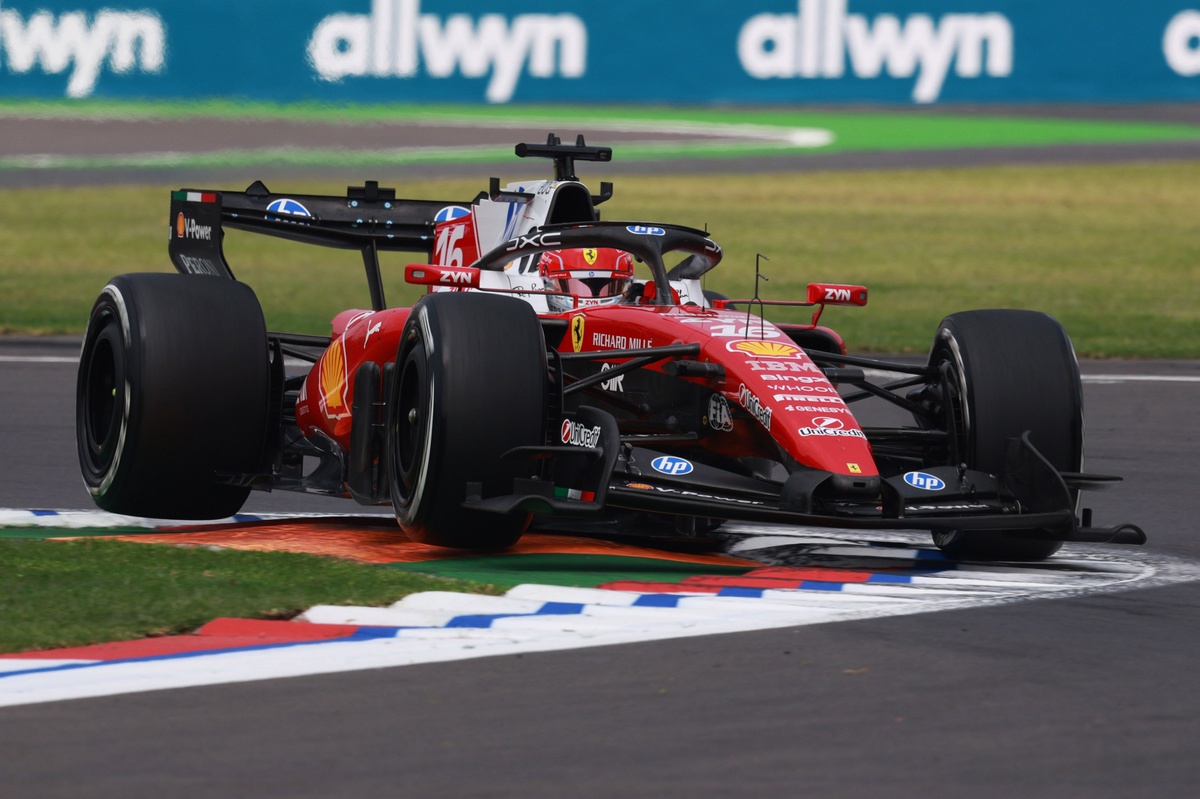 Charles Leclerc lidera las prácticas del Gran Premio de México con Ferrari