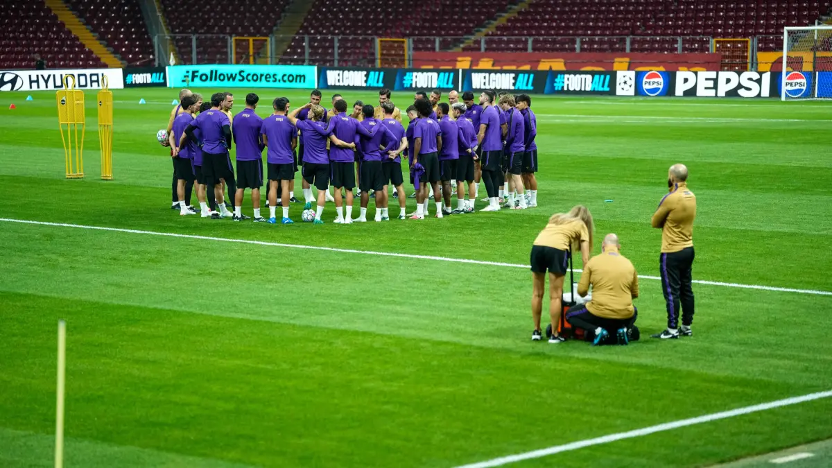 FC Barcelona afronta su primer gran desafío europeo en el difícil feudo turco del Galatasaray