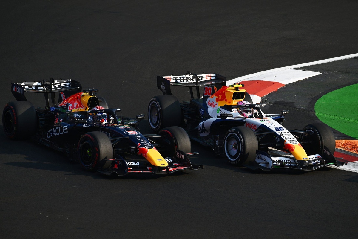 Max Verstappen cuestiona la maniobra de Liam Lawson tras su choque en la práctica de México