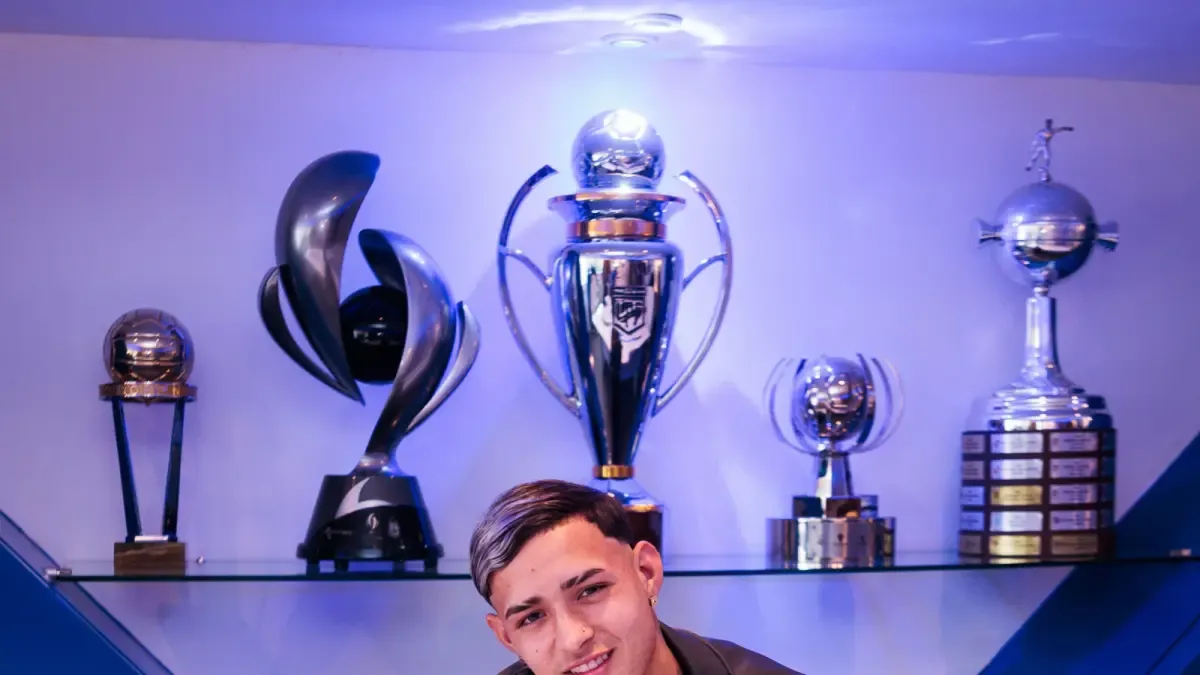 Simón Escobar prolonga su contrato con Vélez Sarsfield, frustrando intereses europeos