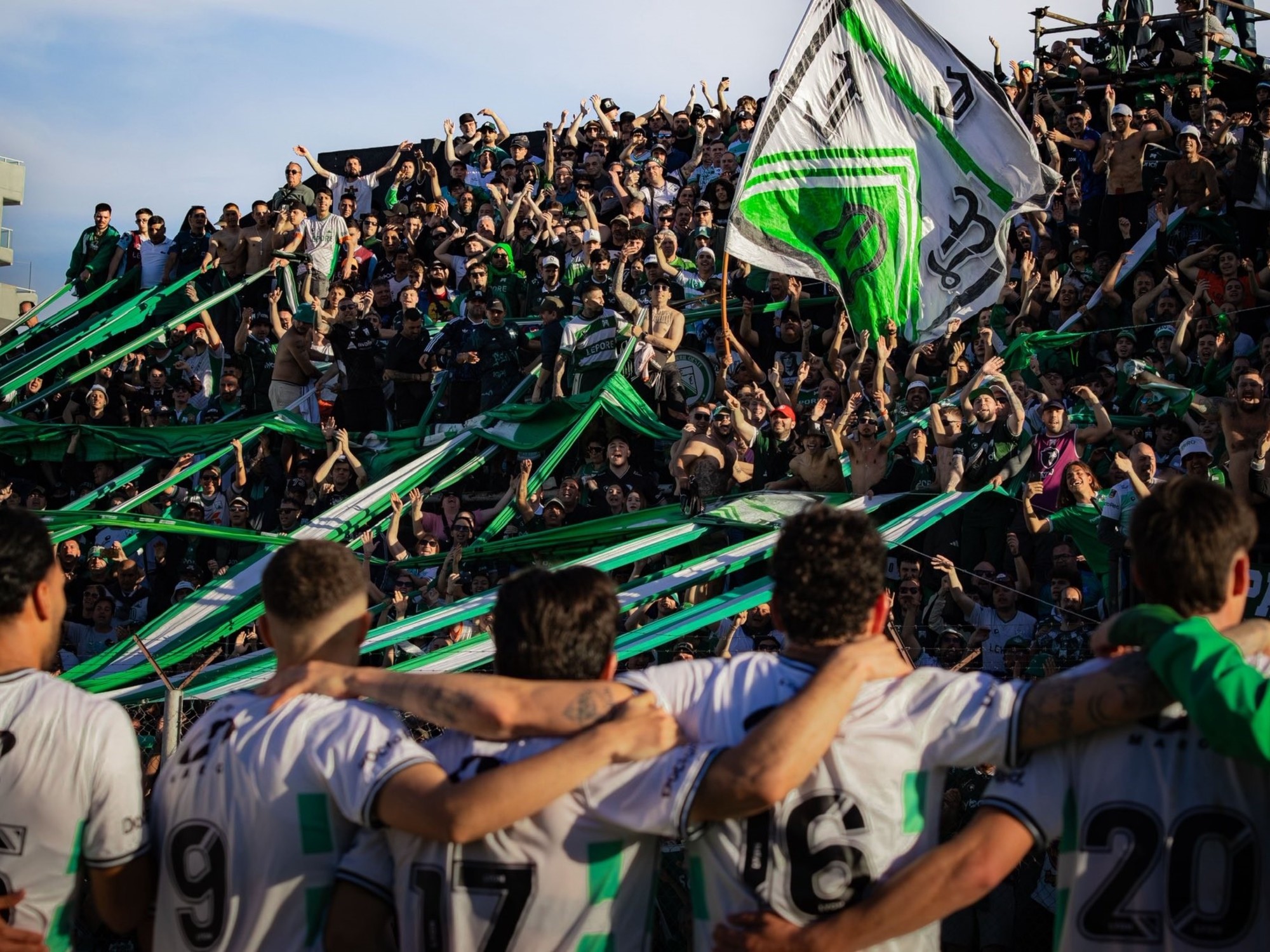 Ferro Carril Oeste contará con su público ante Acassuso en el cierre de la Primera Nacional. Imagen difundida por Olé.